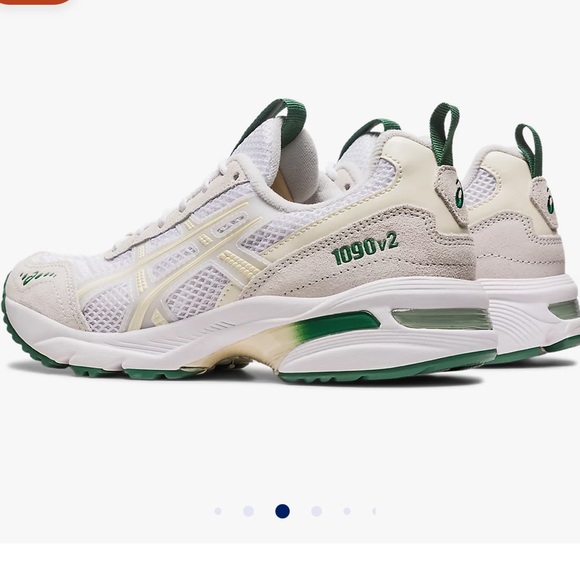 ASICS
WOMEN GEL-1090 V2
RUNNING SHOE size 11 men 9 gently used COLOR:WHITE/green - Picture 2 of 14